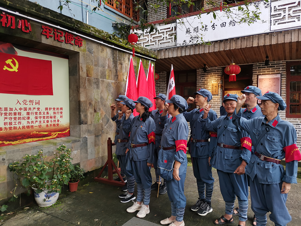 虹潤公司黨支部組織開展“尋找紅色足跡，牢記初心使命”主題黨日活動